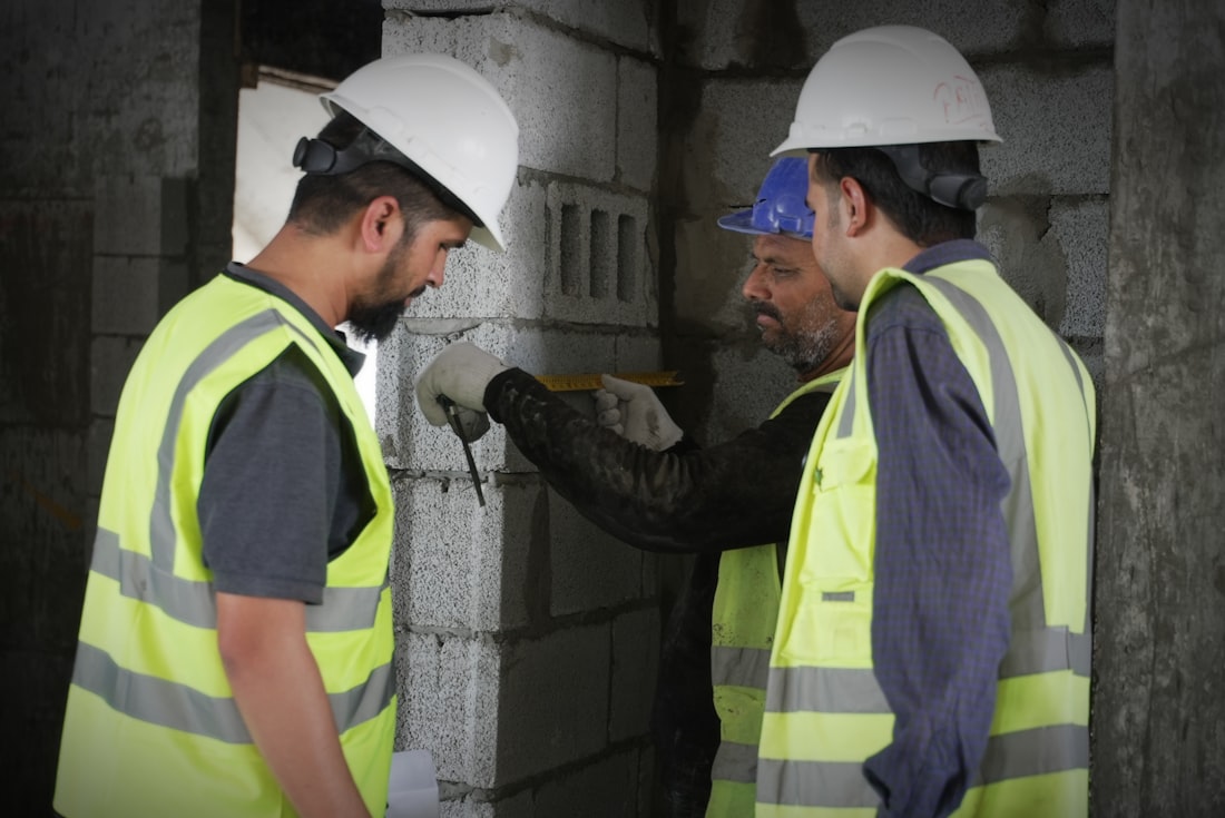 Baubegleitende Qualitätskontrolle auf der Baustelle